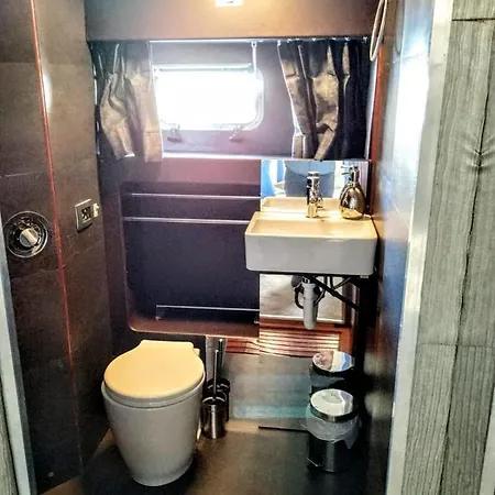 Botel Sea Suites - Boat *