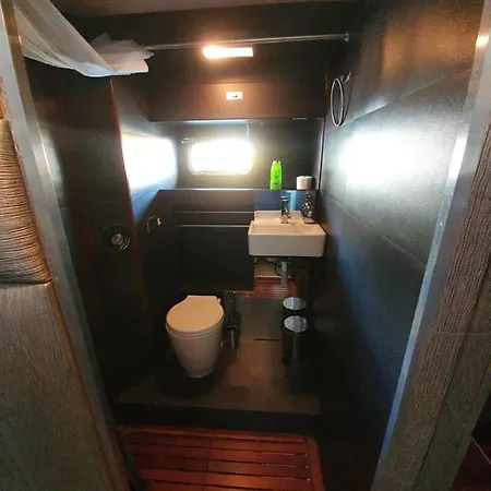 Botel Sea Suites - Boat *
