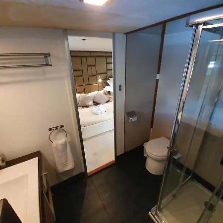 Sea Suites - Boat