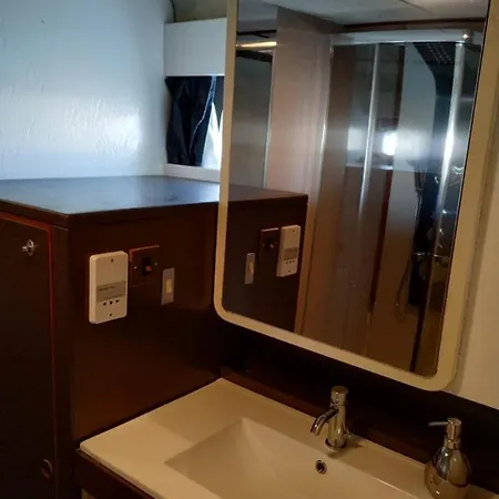 Botel Sea Suites - Boat *