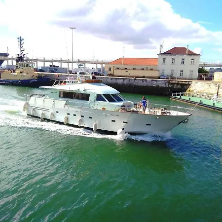 Sea Suites - Boat Botel
