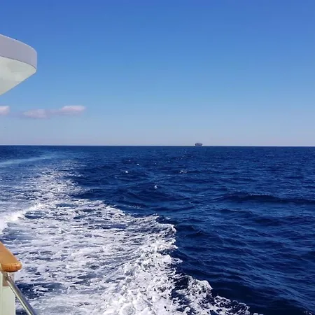 Botel Sea Suites - Boat Lissabon