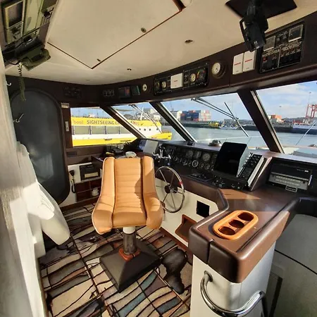 Sea Suites - Boat Botel